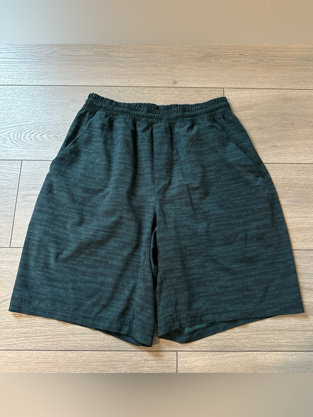 Lululemon Men’s Size S Green Black Pace Breaker Linerless Shorts Athletic
